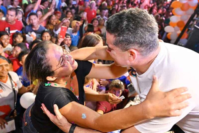 População-confirma-crescimento-de-David-Almeida-ao-comparecer-em-peso-à-reunião-na-zona-Leste