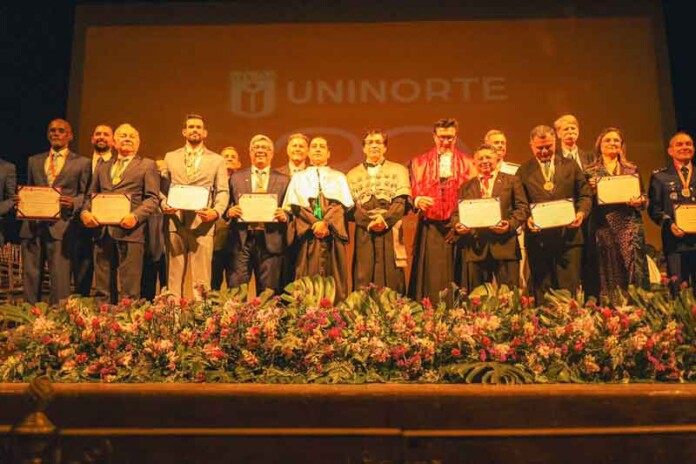 UNINORTE-celebra-30-anos-no-Teatro-Amazonas