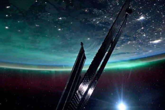 Astronauta-posta-imagens-de-auroras-boreais-vistas-do-Espaço