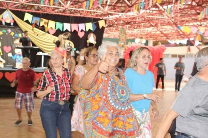 Baile-do-Ceci-leva-alegria-e-fortalecimento-de-laços-para-idosos-em-Manaus