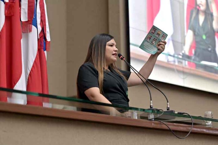 Deputada-Joana-Darc-anuncia-cartilha-para-animais-em-condomínio-como-prevenção-contra-os-maus-tratos