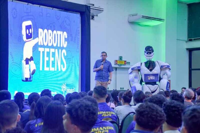 Deputado-João-Luiz-destina-R$-1-milhão-em-emenda-parlamentar-para-qualificar-estudantes-com-curso-on-line-de-robótica