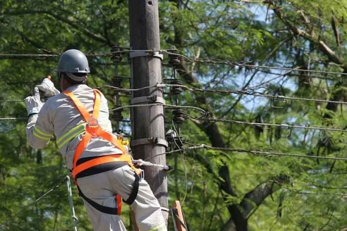 Em-Itacoatiara,-DPE-AM-obtém-decisão-judicial-para-que-vítima-de-violência-não-fique-sem-energia-elétrica