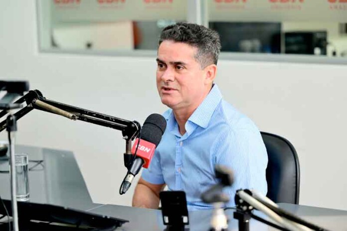 Em-entrevista-à-CBN,-David-Almeida-destaca-avanços-mesmo-enfrentando-as-maiores-crises