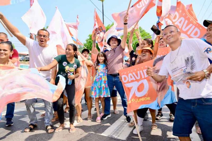 Em-reta-final,-David-Almeida-recebe-carinho-da-população-em-bairros-da-zonas-Leste-e-Sul-de-Manaus