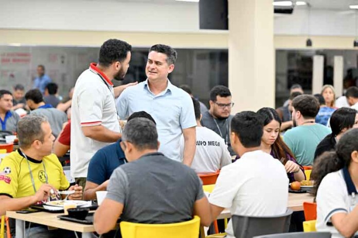 Em-visita-à-fábricas,-David-Almeida-destaca-investimentos-da-Prefeitura-em-qualificação-e-da-defesa-da-ZFM
