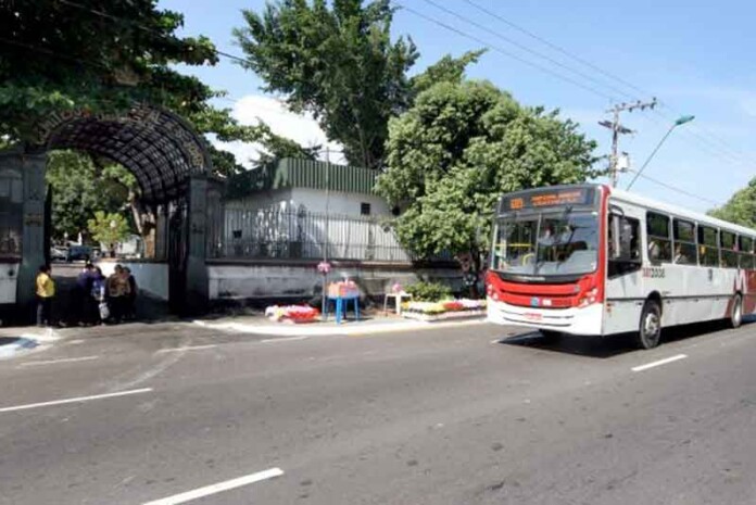 Linha-de-Onibus-para-dia-dos-Finados-em-cemiterio