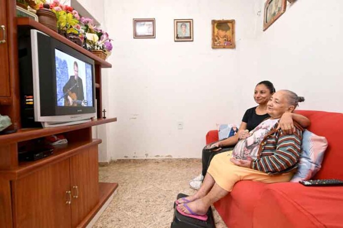 Mais-de-139-mil-famílias-amazonenses-realizaram-a-troca-da-antena-parabólica