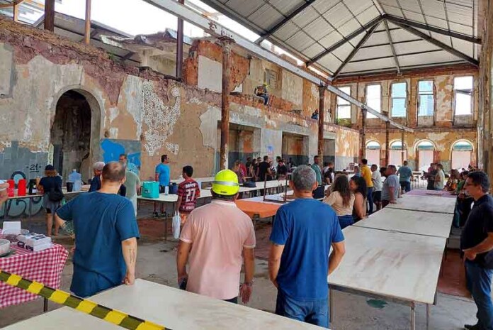 Revitalização-do-Complexo-Booth-Line,-no-Centro-de-Manaus,-inicia-com-ocupação-de-feirantes