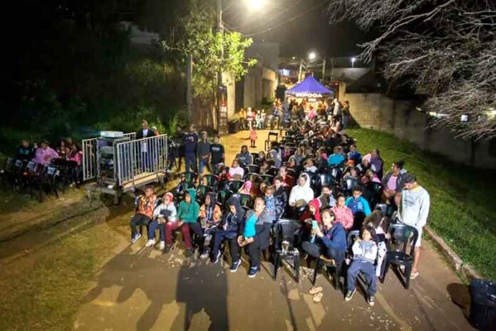 Cine-Sicredi-alcança-1,3-mil-pessoas-em-sessões-de-cinema-no-Amazonas