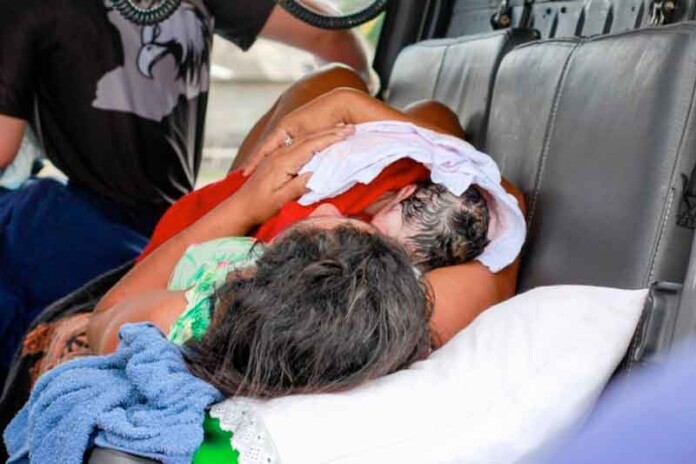 Em-Manaus,-bebê-nasceu-dentro-de-um-helicóptero-durante-um-parto-emergencial