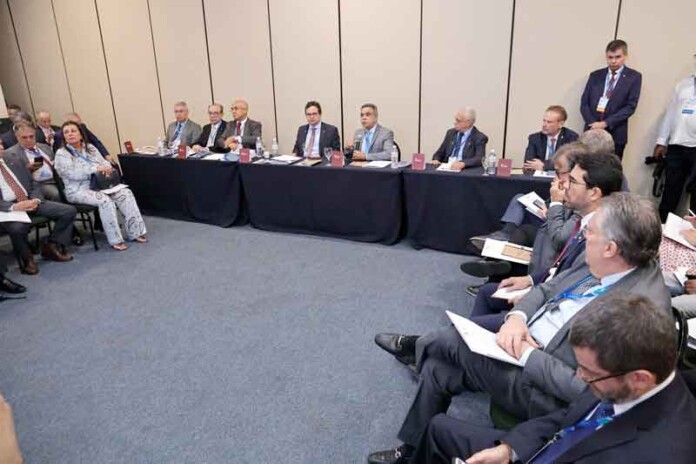 Em-encontro-nacional,-conselheiro-do-TCE-AM-debate-projetos-estratégicos-para-2025