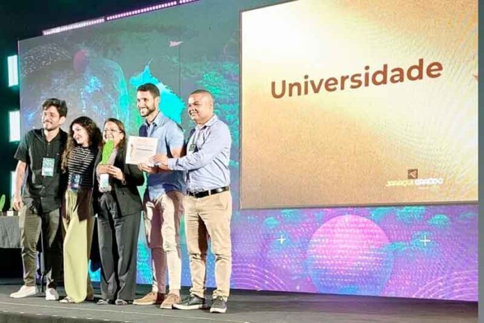 Nilton-Lins-conquista-primeiro-lugar-no-prêmio-Jaraqui-Graúdo