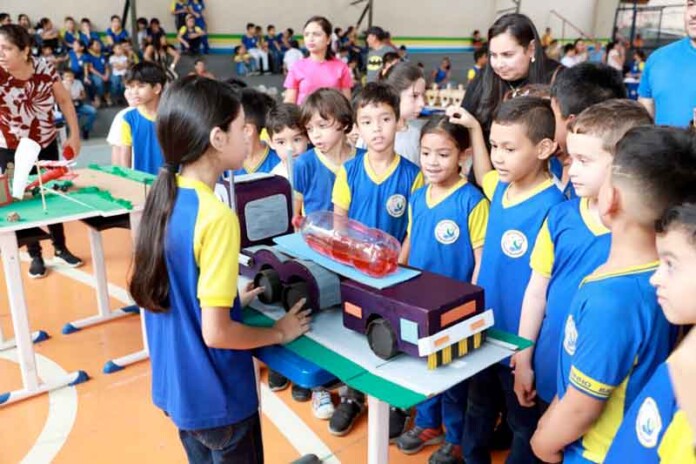 Projeto-Aprender-e-Brincar-envolve-estudantes-e-seus-familiares-na-criação-de-modelos-de-veículos-protótipos