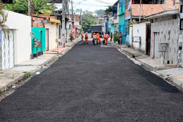Seminf-realiza-serviços-de-recuperação-asfáltica-no-bairro-Armando-Mendes