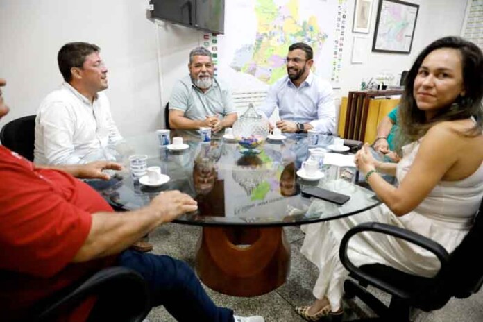 Transporte-Alternativo-Governo-do-Amazonas-e-Cooperativas-acordam-cronograma-de-pagamentos