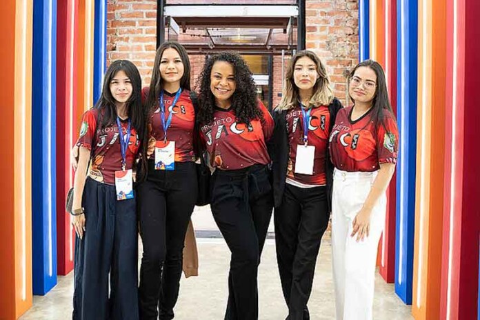 Alunas-de-Manacapuru-do-projeto-Jaci,-um-dos-finalistas-da-11ª-edição-do-Solve-For-Tomorrow-Brasil