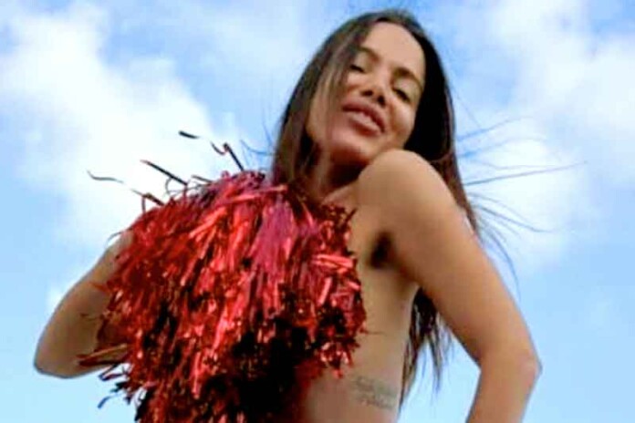 Anitta-causa-ao-exibir-corpo-definido-em-foto-nua-antes-de-show-no-Nordeste