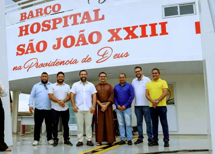 Dr-George-Lins-elogia-a-estrutura-do-Barco-Hospital-São-João-XXIII-inaugurado-neste-sábado