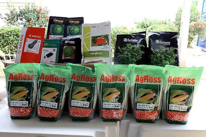 Iranduba-recebe-insumos-agrícolas-para-avicultura-e-pecuária