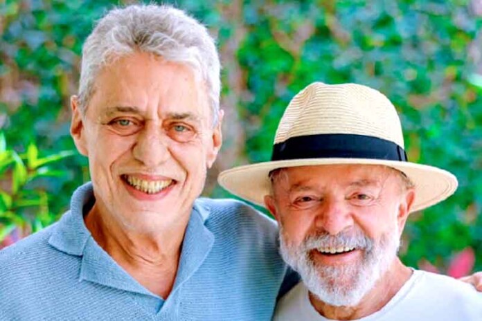 Lula-recebe-visita-de-Chico-Buarque-em-sua-residência-em-São-Paulo