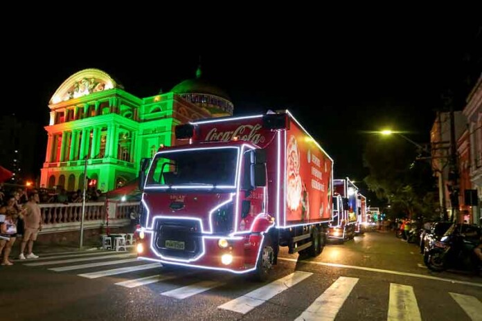 Manaus-recebe-Caravana-Natalina-com-três-carretas-iluminadas