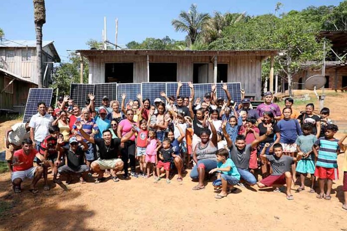 Natal-Iluminado-Energia-Solar-chega-a-Novo-Airão