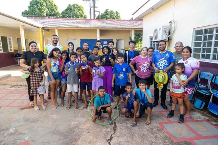 Crianças-e-adolescentes-ribeirinhos-vivenciam-aprendizado-e-diversão-em-ação-socioeducativa