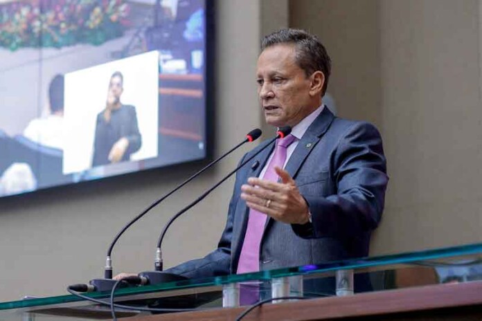Deputado-defende-união-institucional-para-fortalecer-pequenos-negócios-no-Amazonas
