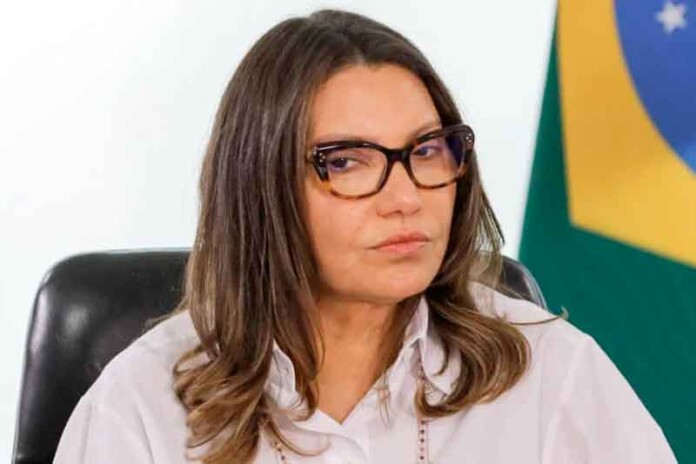 Janja-chora-e-diz-que-papa-ajudou-Lula-no-período-de-prisão