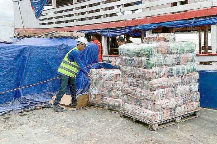 Manicoré-recebe-40-toneladas-de-alimentos-e-água-potável