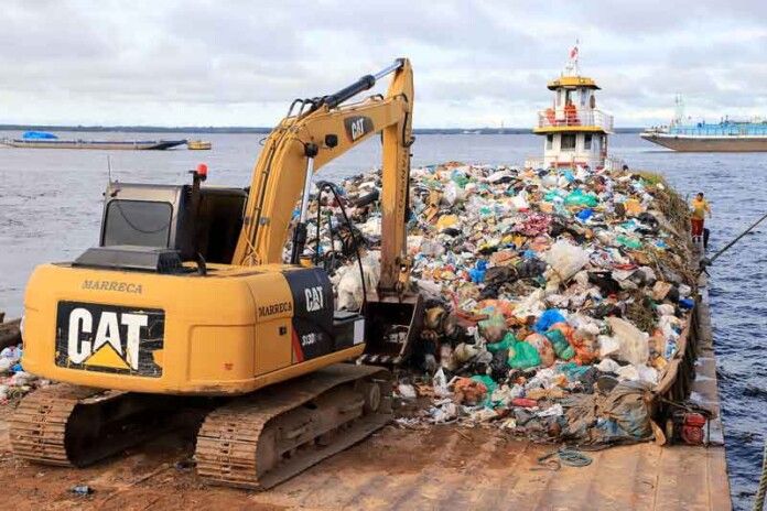 Operação-da-Prefeitura-retira-toneladas-de-lixo-das-margens-do-rio-Negro-e-áreas-ribeirinhas