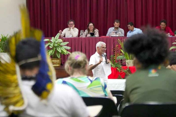 Povos-tradicionais-debatem-com-órgãos-públicos-estratégias-para-garantir-direito-à-terra