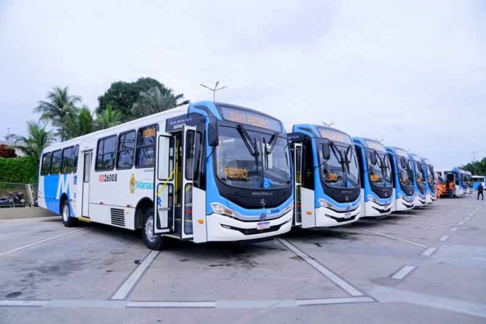 Prefeito-David-Almeida-entrega-23-novos-ônibus-com-ar-condicionado