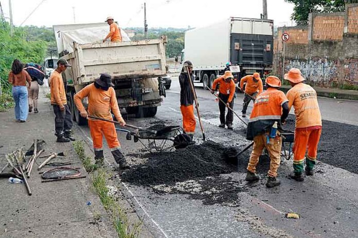 Prefeitura-de-Manaus-realiza-recuperação-asfáltica-na-avenida-Timbiras