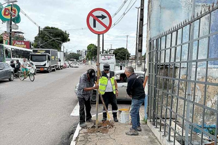 Sinalização-reforçada-em-vias-movimentadas-ajuda-a-reduzir-riscos-no-trânsito