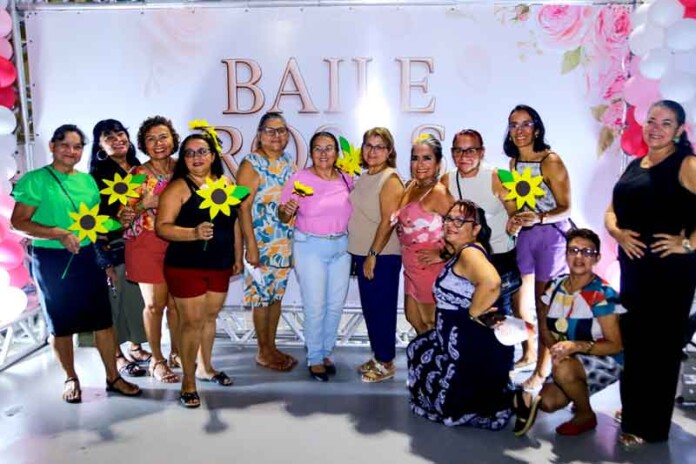 'Baile-Rosas-de-Maio'-reúne-mais-de-1.800-idosos-em-noite-de-celebração-e-autoestima