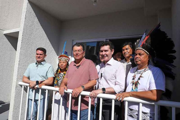 David-Almeida-e-ministro-das-Cidades-visitam-obras-do-Minha-Casa,-Minha-Vida-em-Manaus