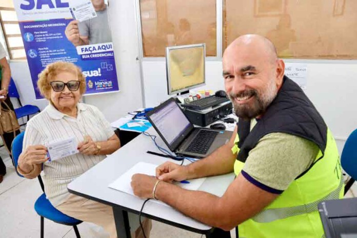 Idosos-e-PcDs-recebem-atendimento-especial-para-emissão-de-credenciais-em-Manaus