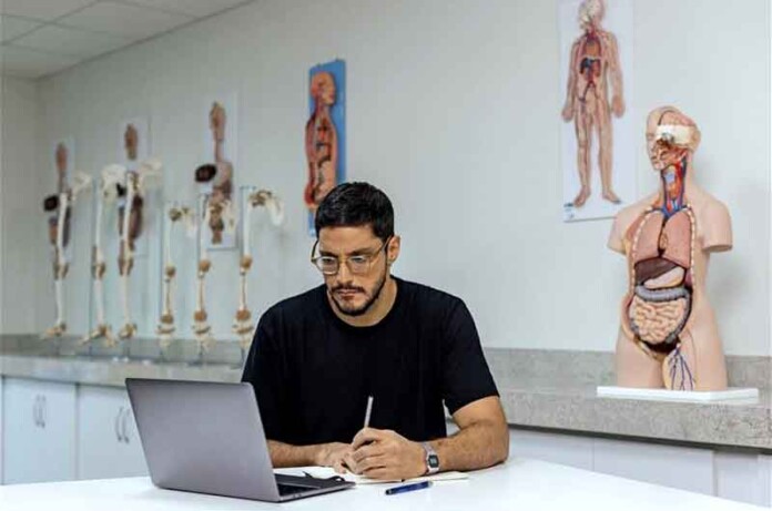 Médicos-e-estudantes-já-podem-se-inscrever-no-Simulado-ENAMED-da-Afya