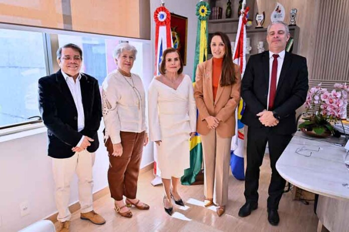 Presidente-do-TCE-AM-recebe-representantes-da-Audicon-em-visita-oficial