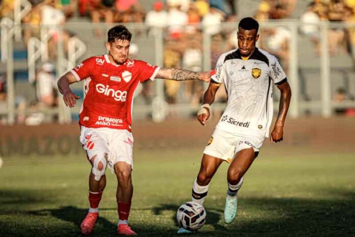Amazonas-FC-vira-sobre-o-Vila-Nova-e-conquista-vitória-crucial-na-Série-B