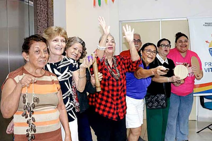 Aposentados-aprovam-sessões-de-musicoterapia-e-projeto-da-Manausprev-será-ampliado