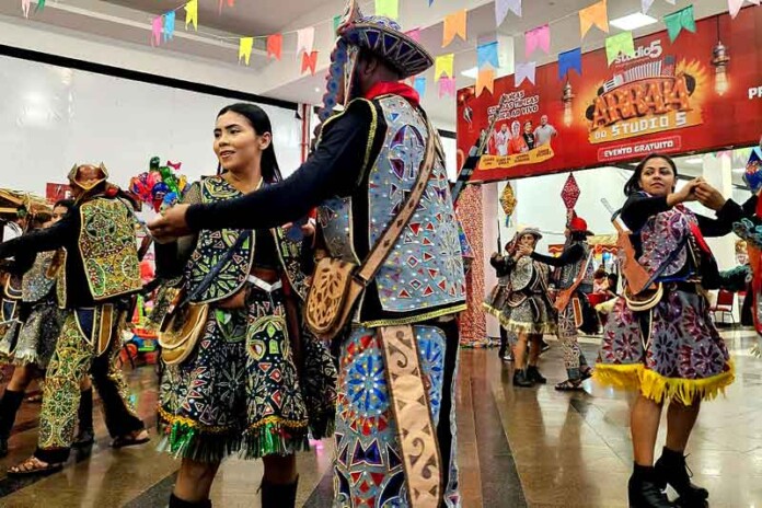 Arraiá-do-Studio-5-agita-Manaus-com-quadrilhas,-música-ao-vivo-e-delícias-regionais