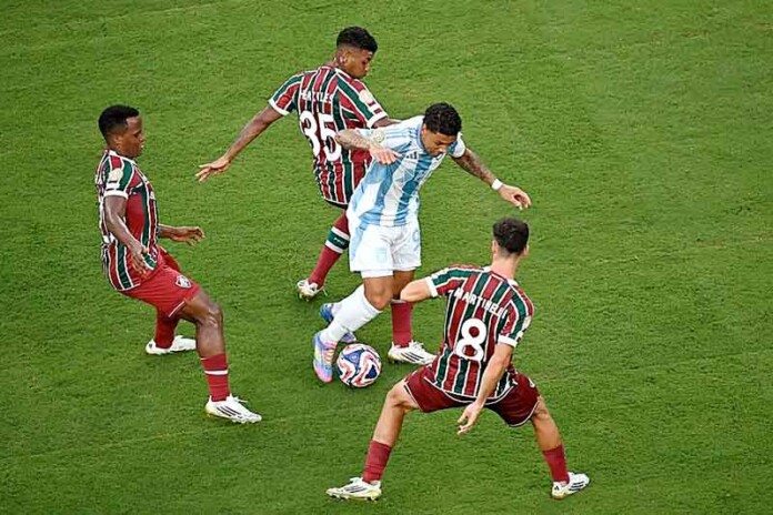 Com-emoção,-Flu-vence-Ulsan-por-4-a-2-e-depende-de-si-para-avançar