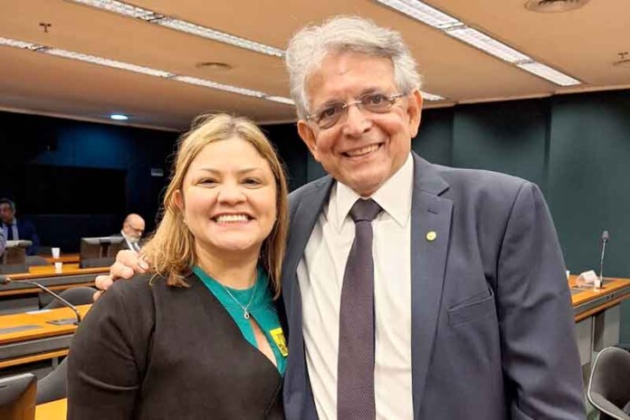 Engenheira-de-pesca-Alzira-Miranda-e-o-deputado-federal-Pauderney-Avelino