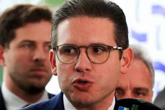 Hugo-Motta-enfrenta-Nikolas-Ferreira-e-pede-rejeição-de-CPI-do-INSS-no-STF