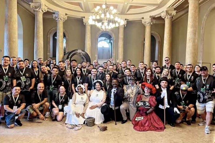 Teatro-Amazonas-ganha-vida-em-visita-teatralizada-aos-sábados