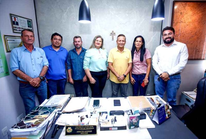 Adjuto-Afonso-discute-implementação-do-ZEE-com-comitiva-do-sul-do-Amazonas