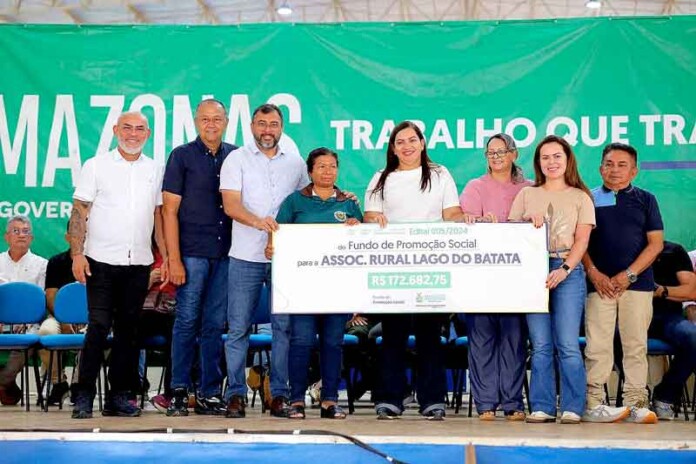Agricultores-de-Manaquiri-e-Careiro-Castanho-recebem-R$-1,4-milhão-em-incentivos-1